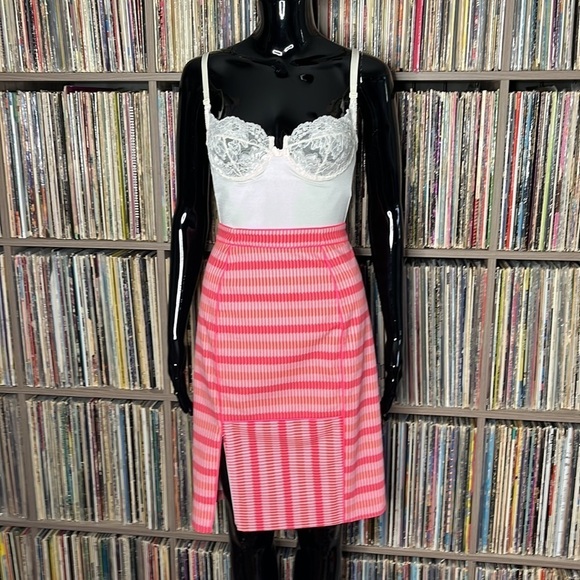 Per Se Pencil Sitges Skirt in Pink Geometric Stripe Print Size 2 - Picture 2 of 9